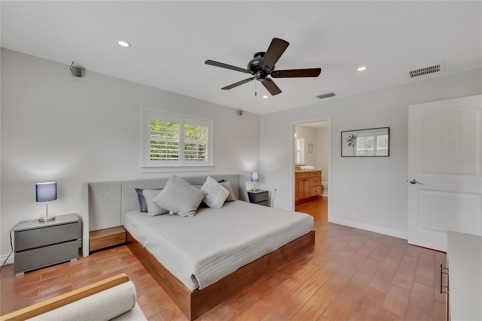 Image 11 of 32 For 2411 Nassau Street