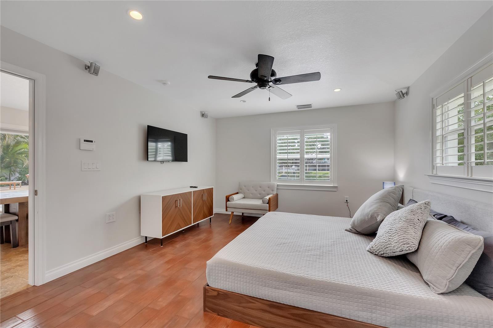 Image 13 of 32 For 2411 Nassau Street
