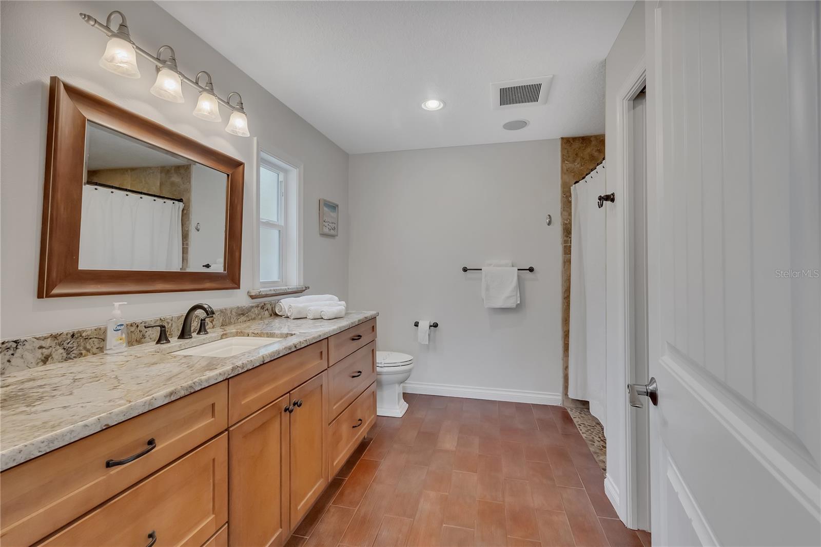 Image 16 of 32 For 2411 Nassau Street