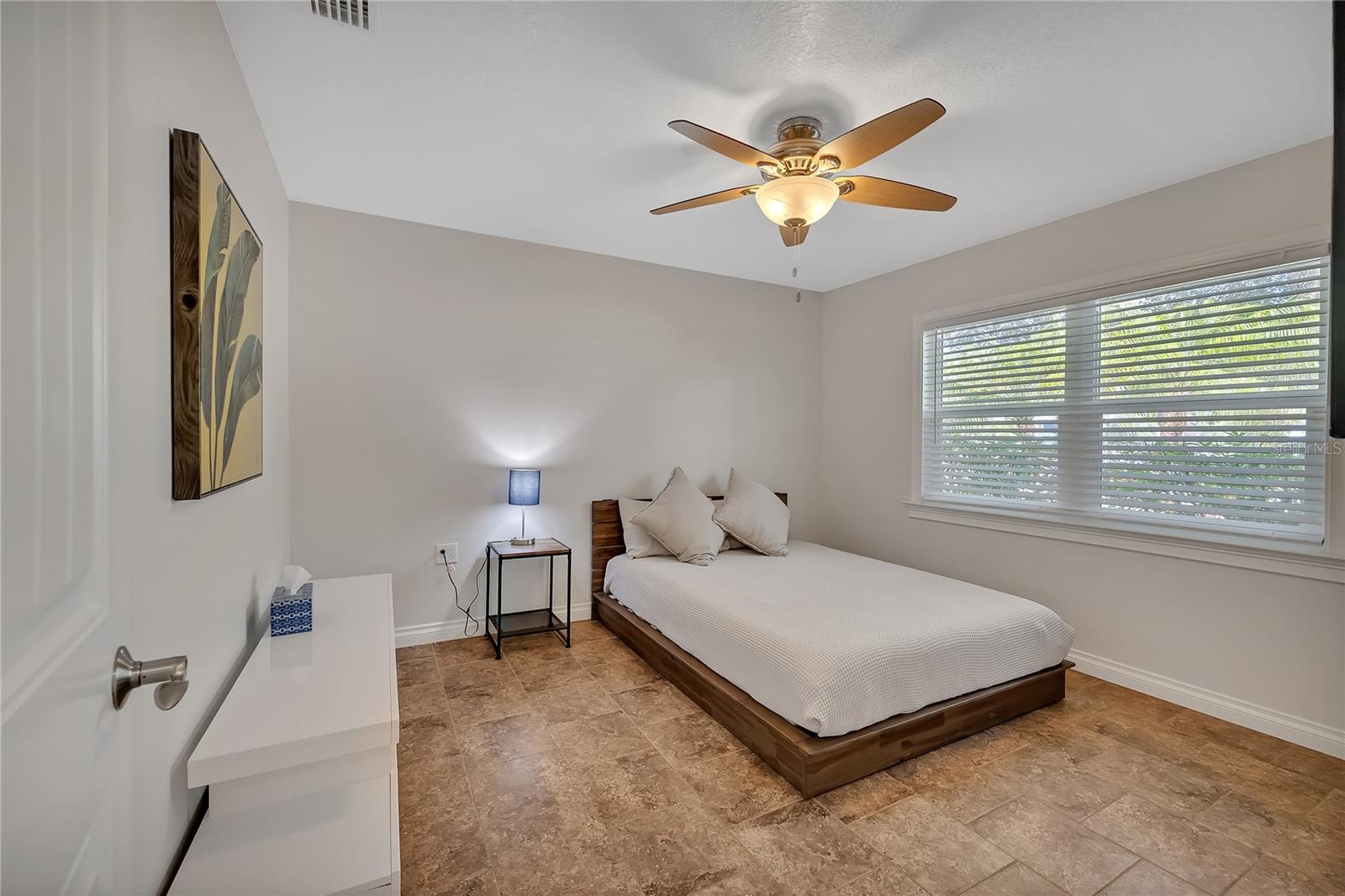 Image 24 of 32 For 2411 Nassau Street
