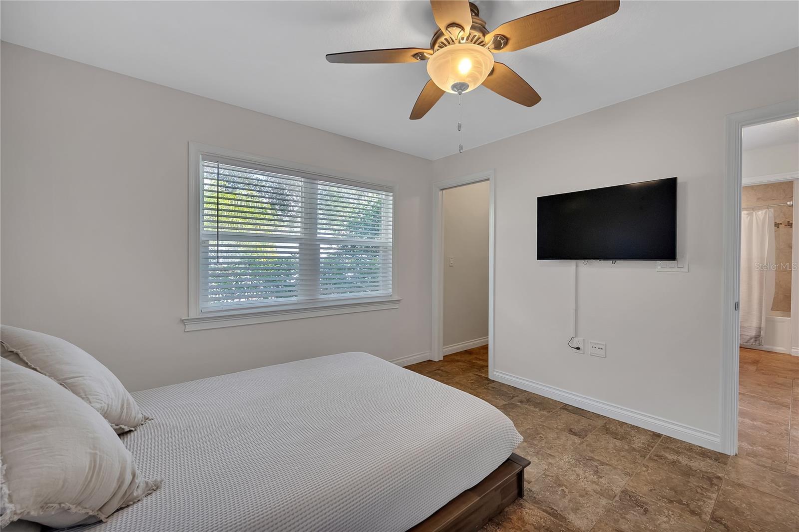 Image 26 of 32 For 2411 Nassau Street