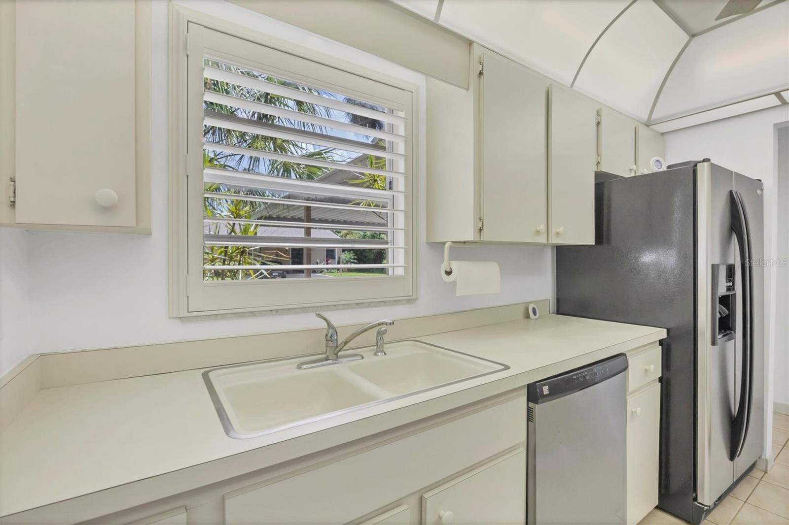 Image 11 of 45 For 5051 Village Gardens Drive 15