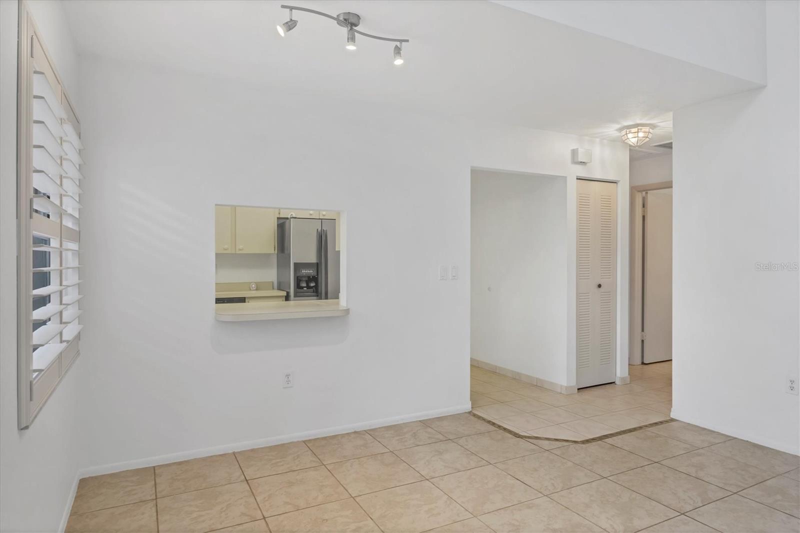 Image 13 of 45 For 5051 Village Gardens Drive 15