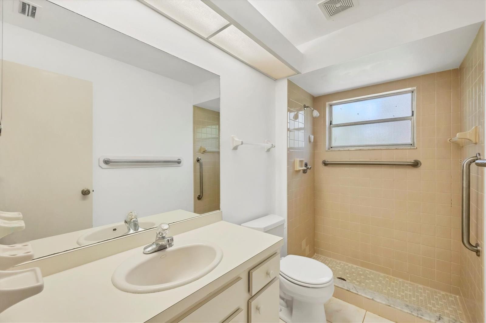 Image 17 of 45 For 5051 Village Gardens Drive 15