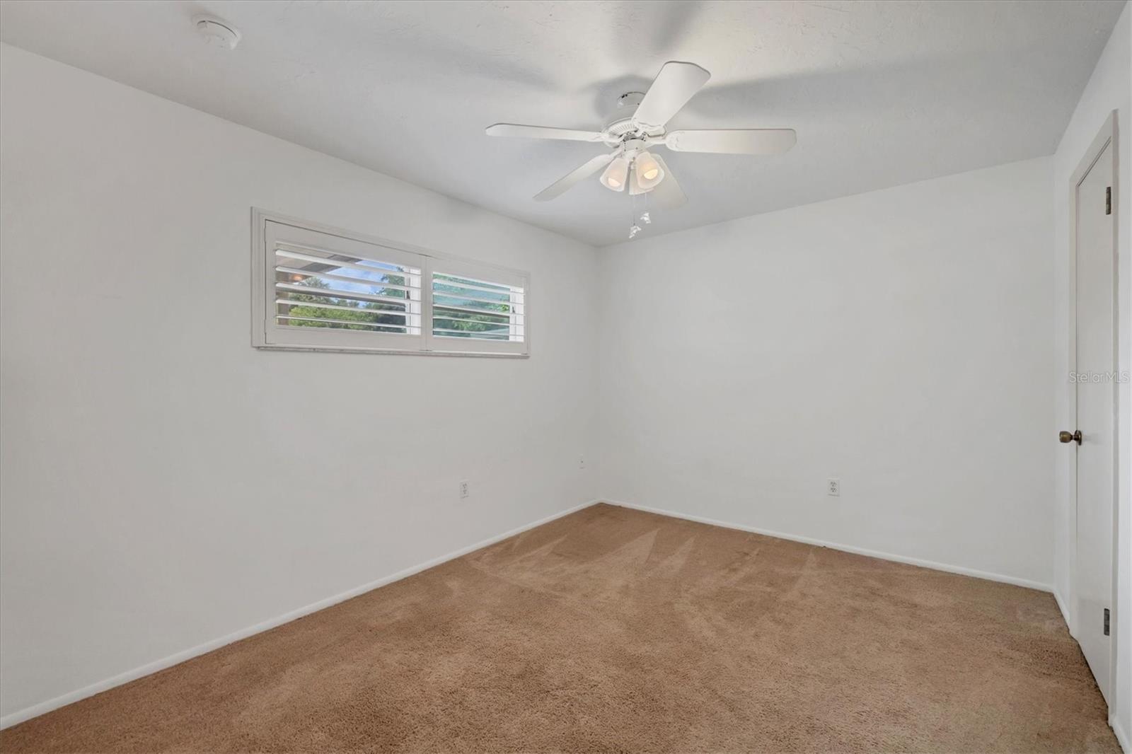 Image 18 of 45 For 5051 Village Gardens Drive 15