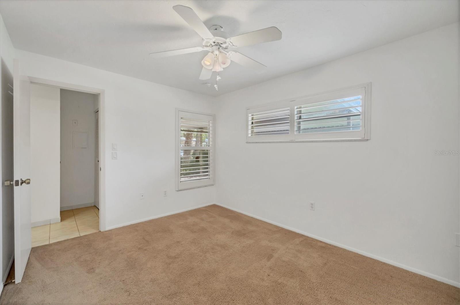 Image 19 of 45 For 5051 Village Gardens Drive 15
