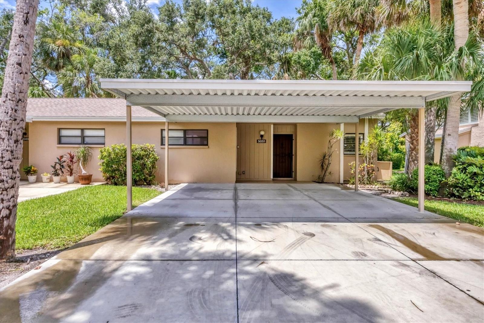 Image 2 of 45 For 5051 Village Gardens Drive 15