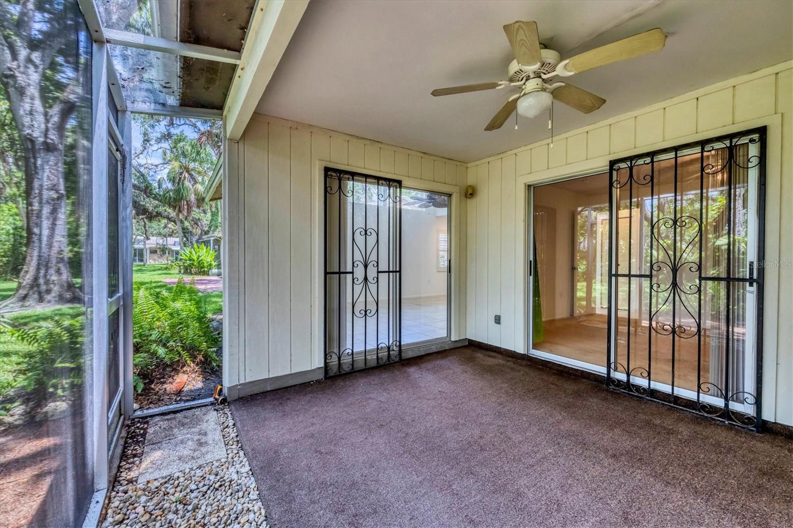 Image 24 of 45 For 5051 Village Gardens Drive 15