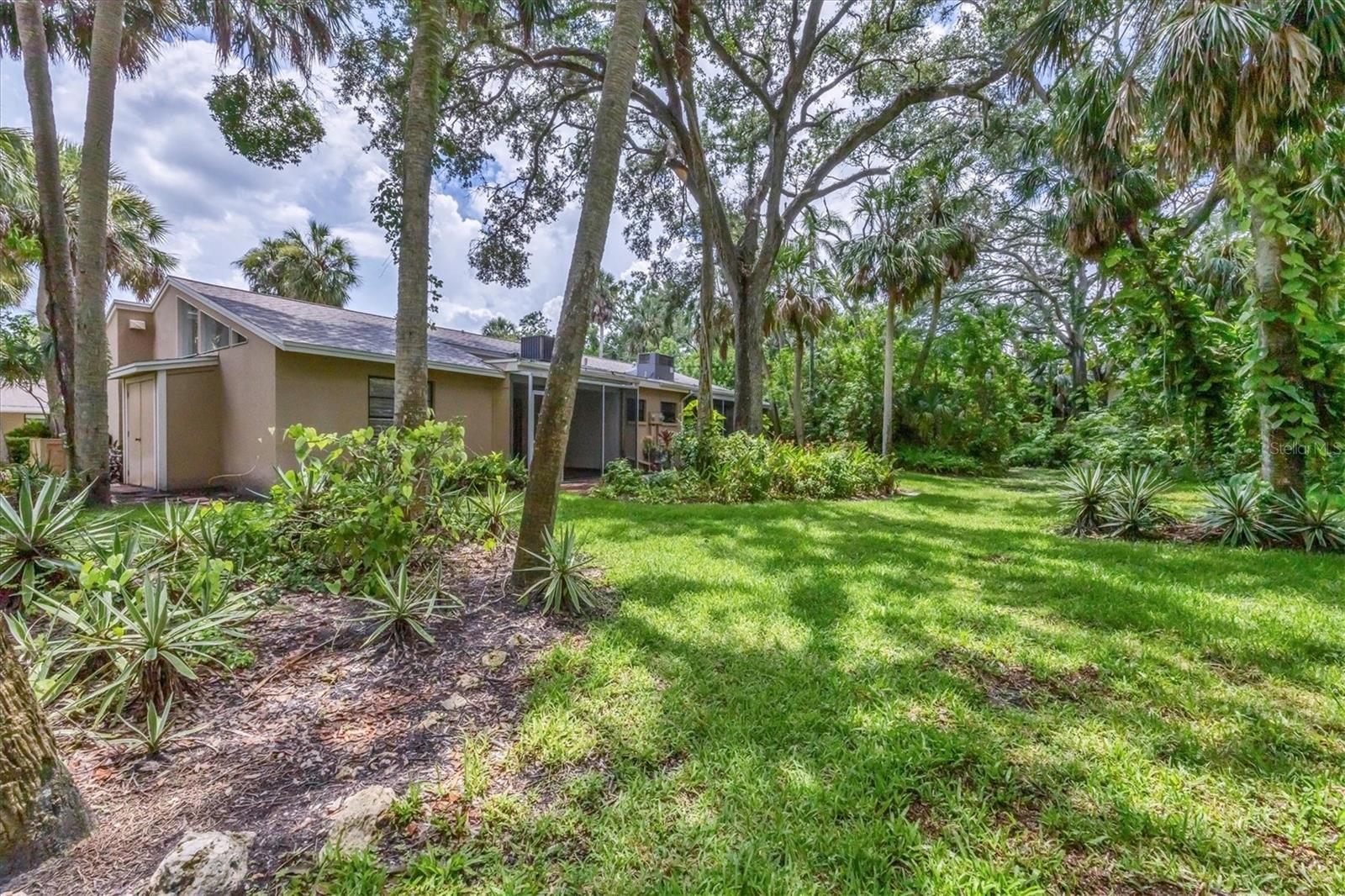 Image 28 of 45 For 5051 Village Gardens Drive 15