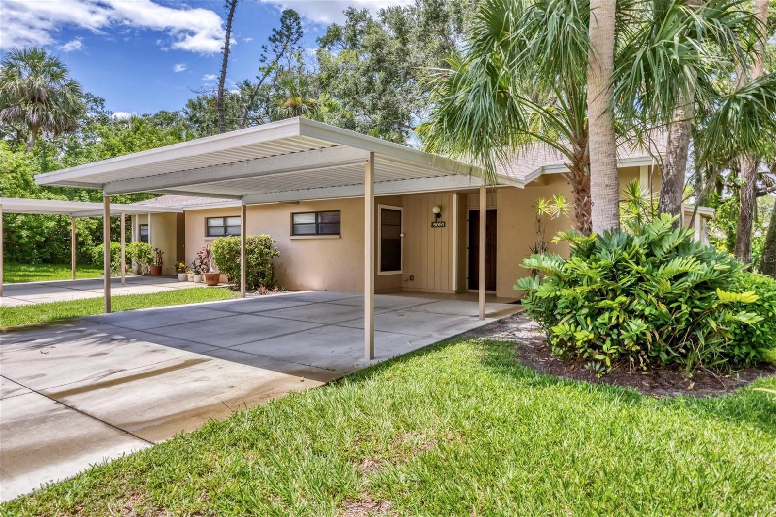 Image 3 of 45 For 5051 Village Gardens Drive 15