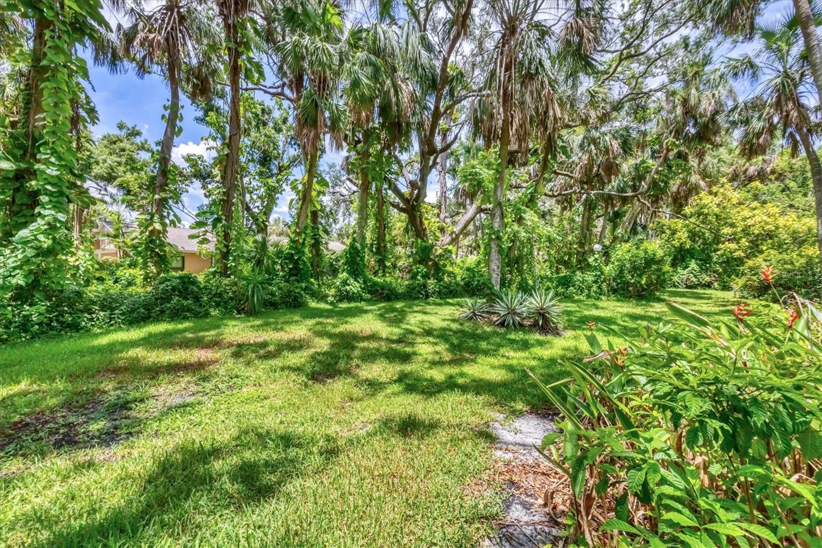 Image 30 of 45 For 5051 Village Gardens Drive 15