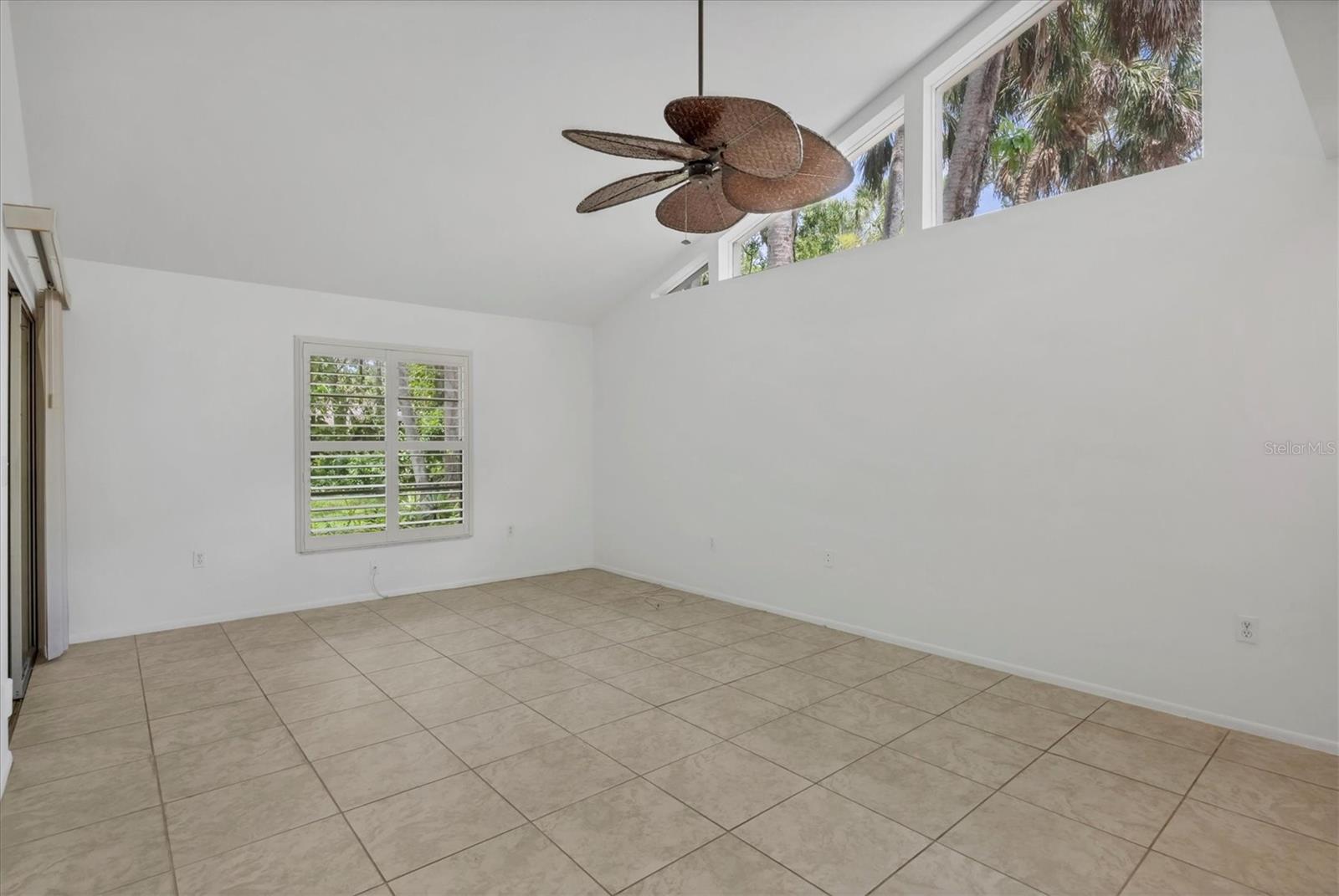 Image 4 of 45 For 5051 Village Gardens Drive 15