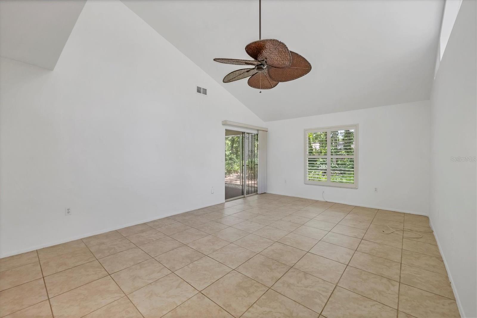 Image 5 of 45 For 5051 Village Gardens Drive 15