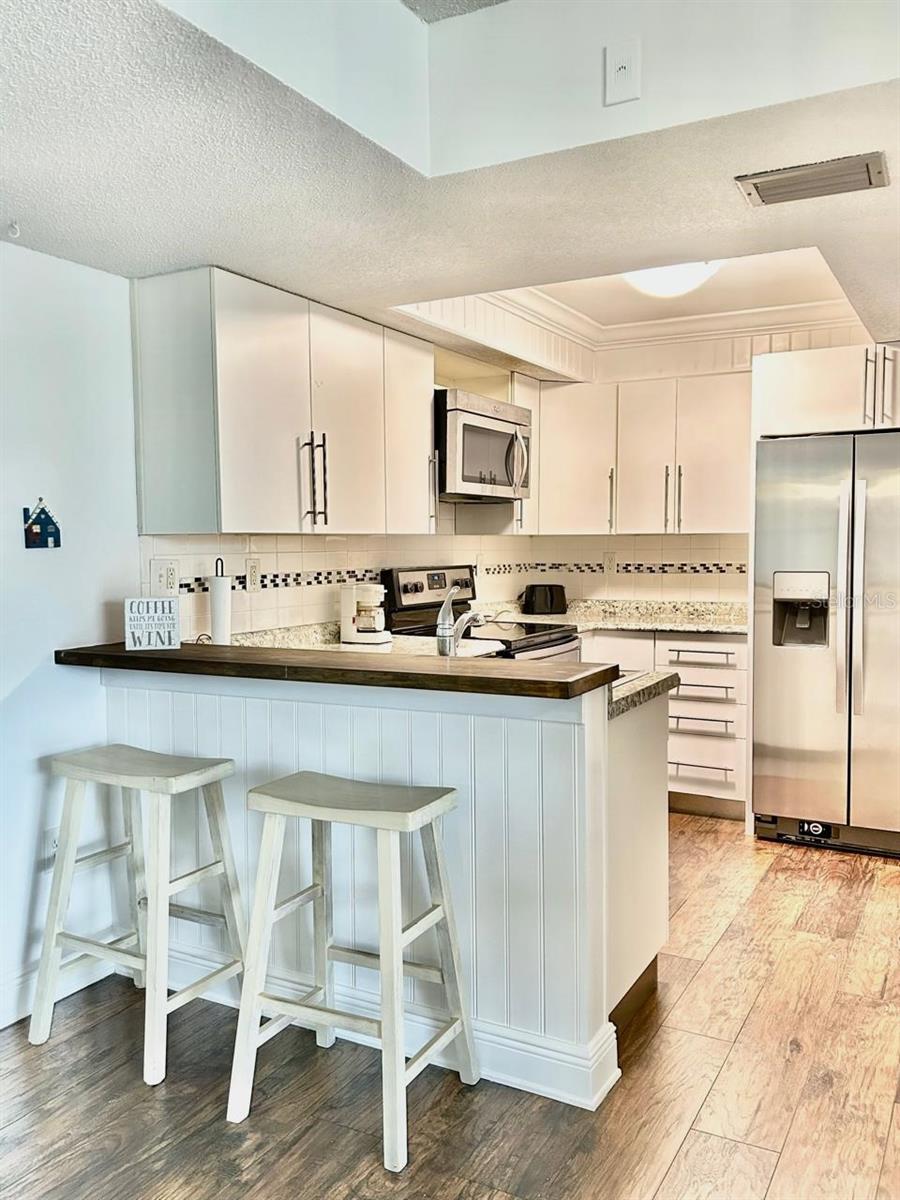 Image 9 of 33 For 21405 Olean Boulevard 224
