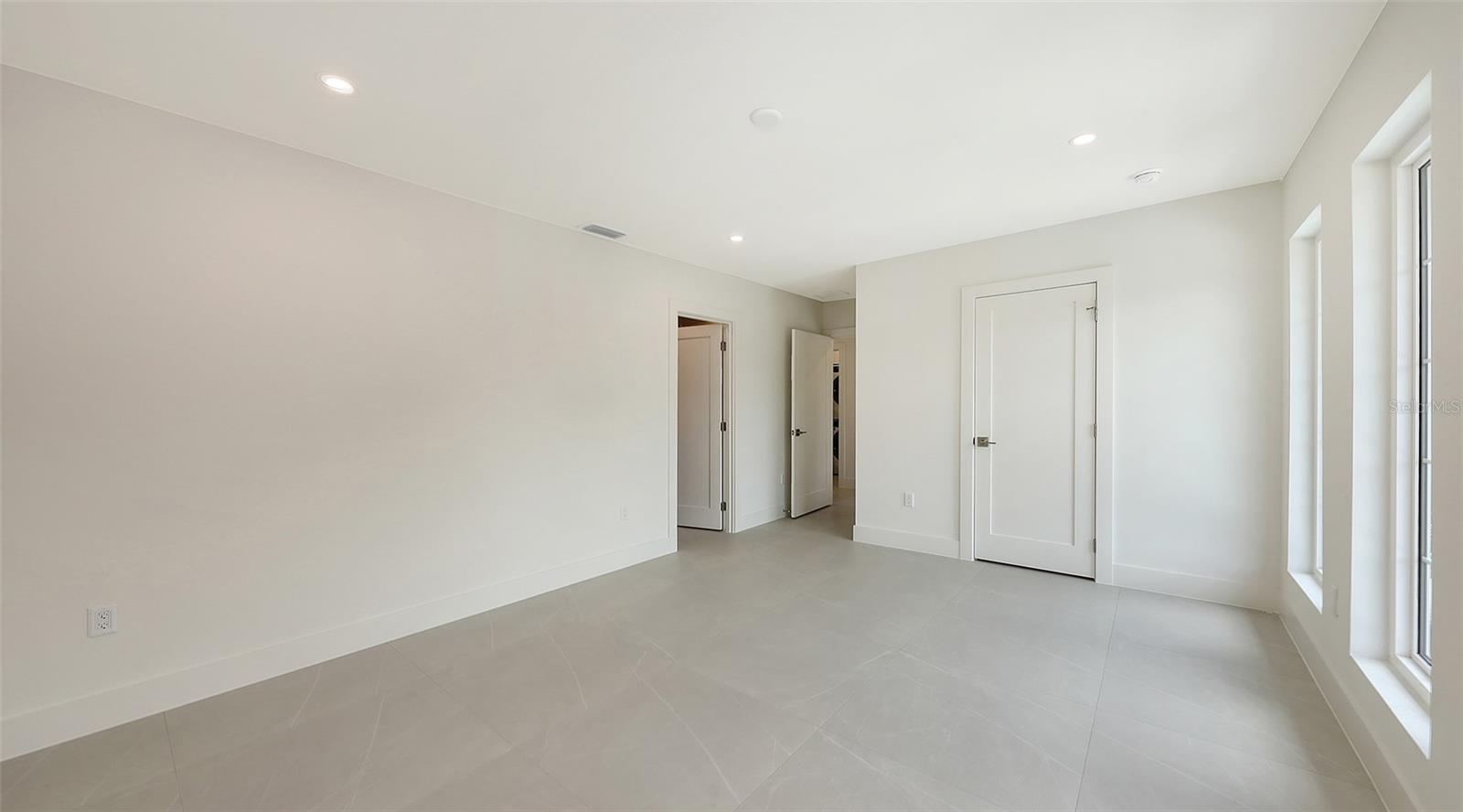 Image 49 of 92 For 2590 Floyd Street