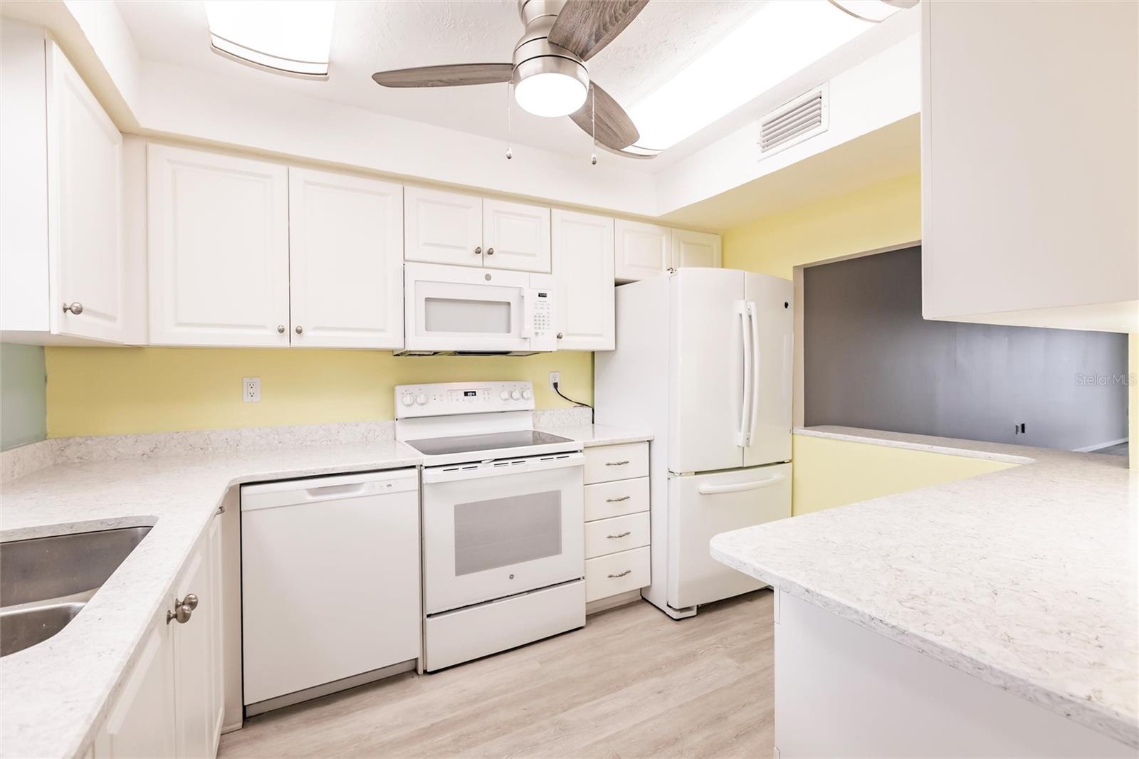 Image 11 of 64 For 3635 Lake Bayshore Drive J-410