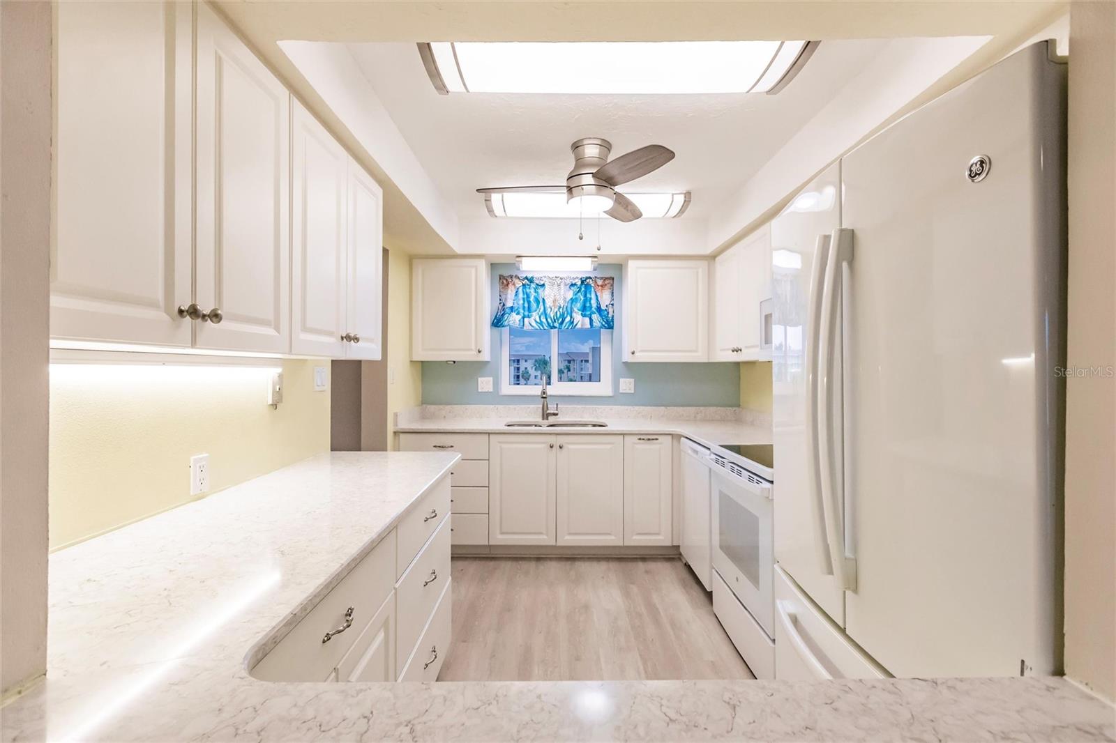Image 8 of 64 For 3635 Lake Bayshore Drive J-410