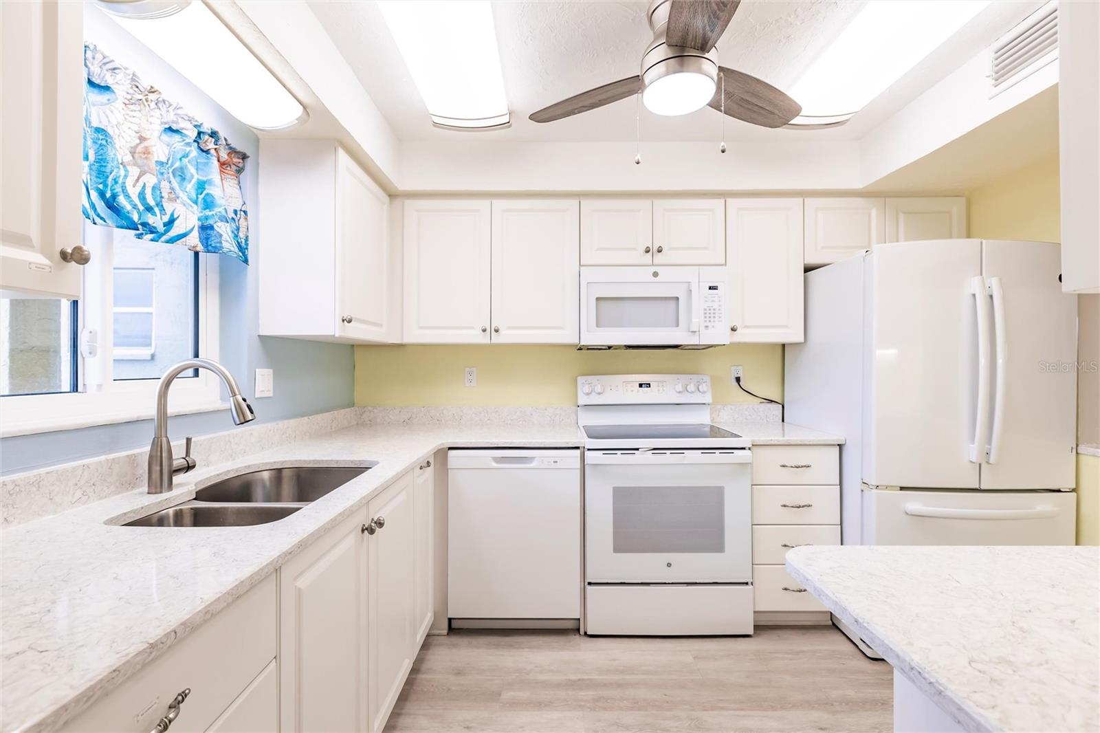 Image 9 of 64 For 3635 Lake Bayshore Drive J-410