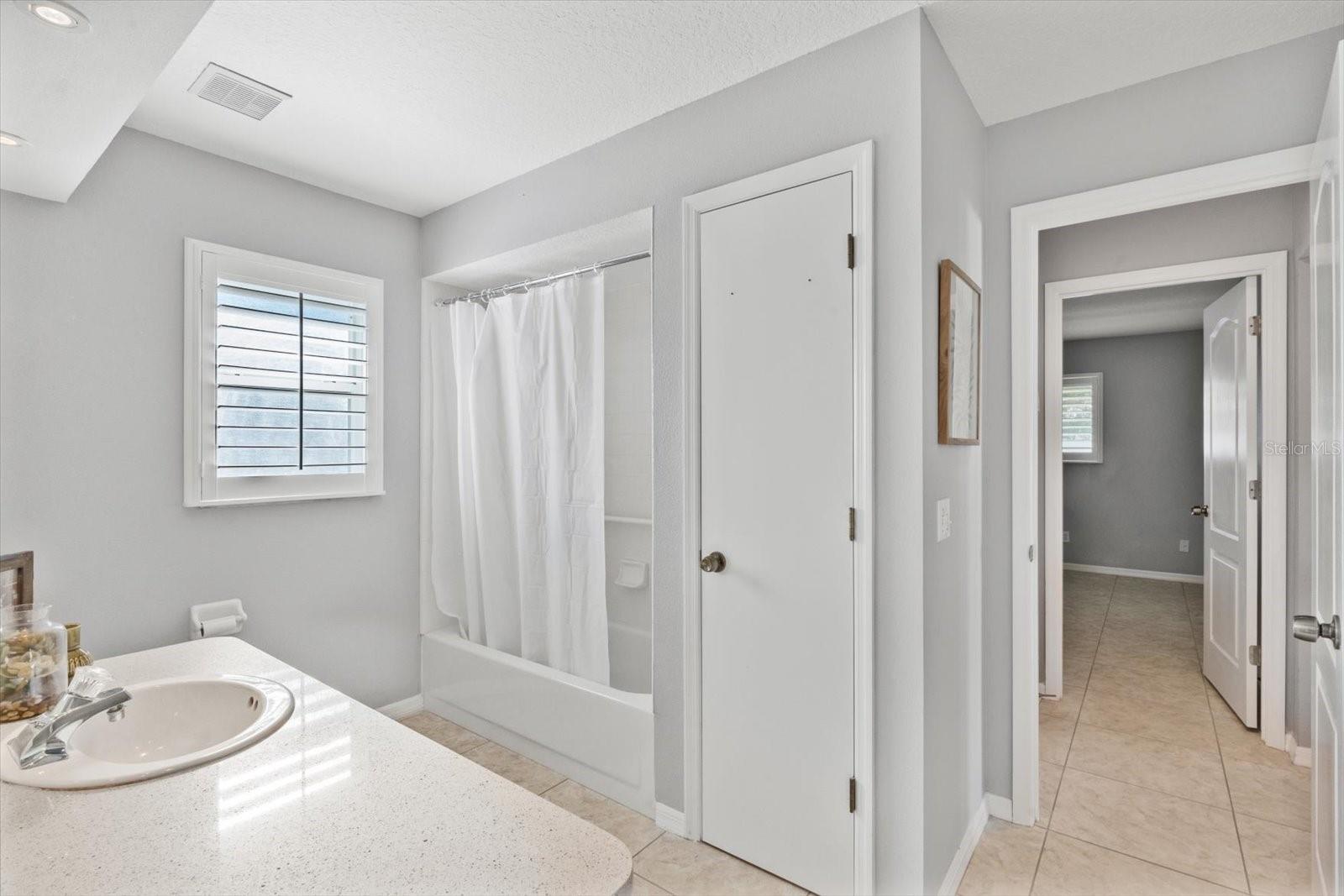 Image 23 of 32 For 5206 19th Avenue W