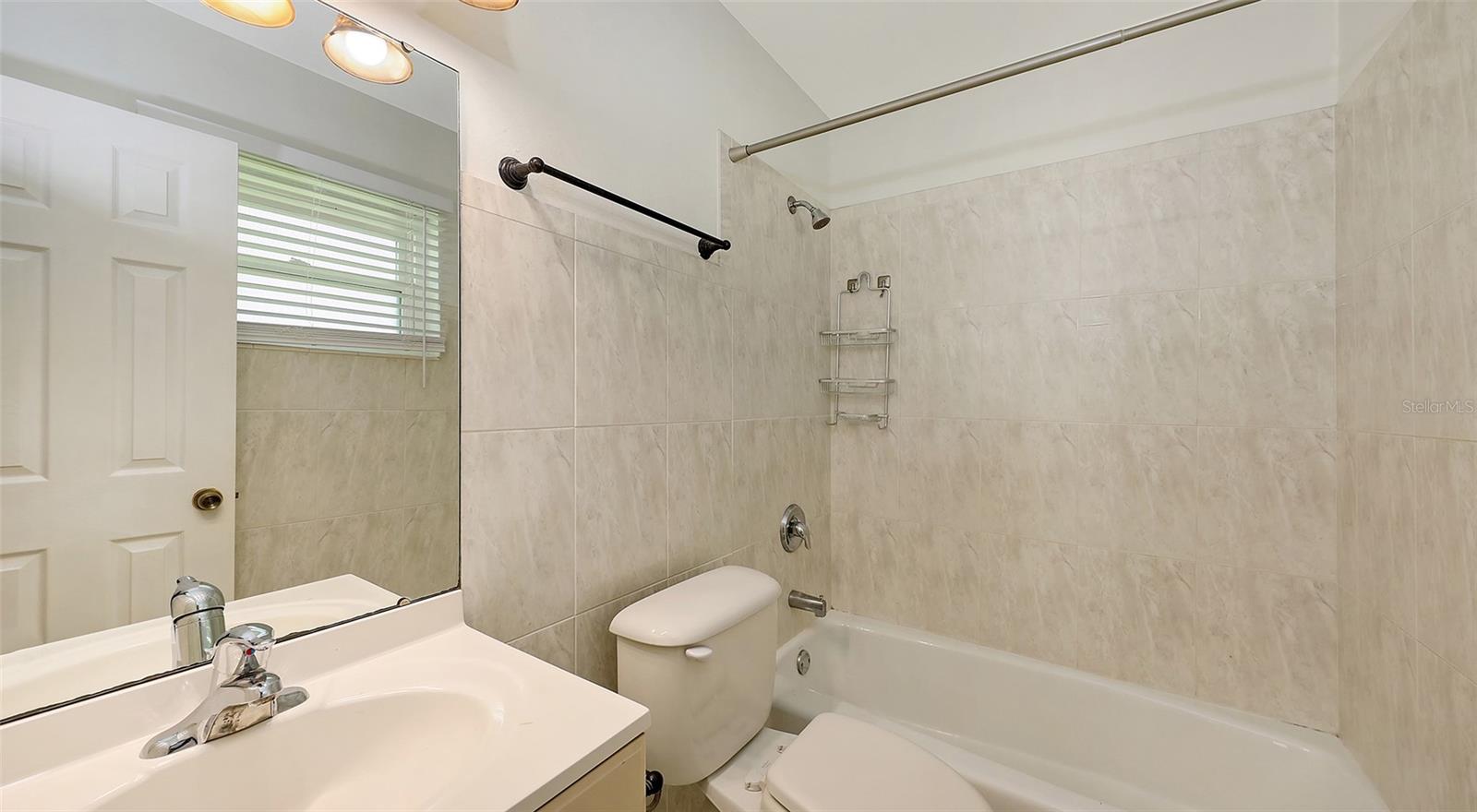 Image 19 of 35 For 2462 Hyde Park Street
