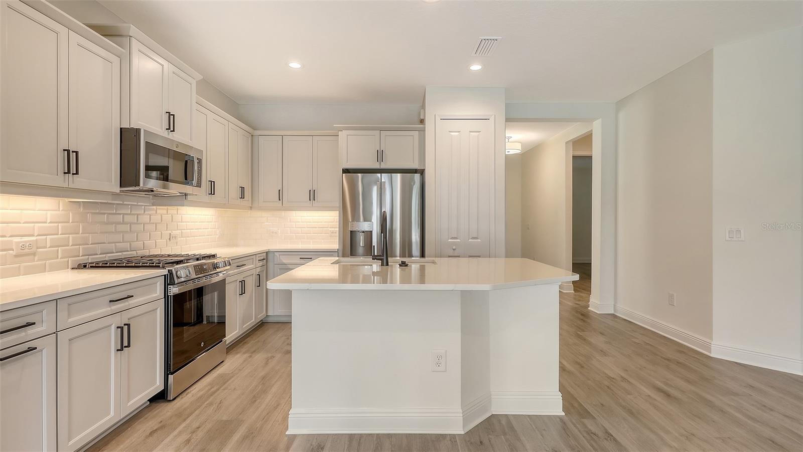 Image 19 of 47 For 248 Altamura Circle