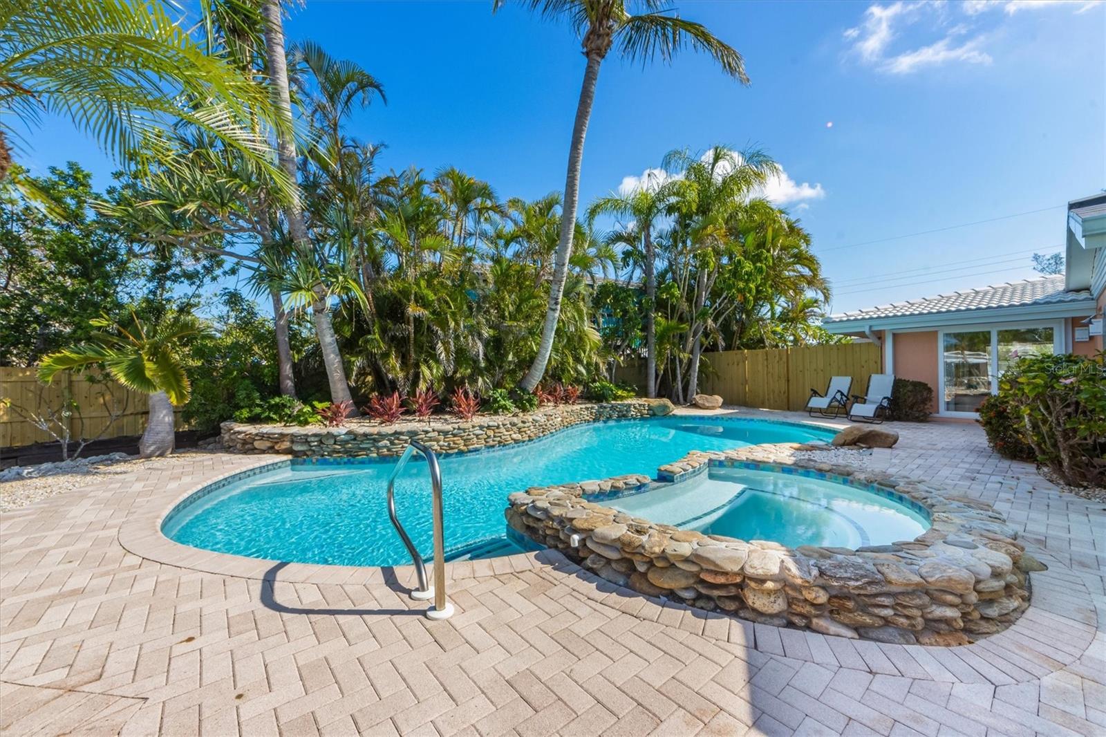 Image 6 of 35 For 6806 Palm Drive