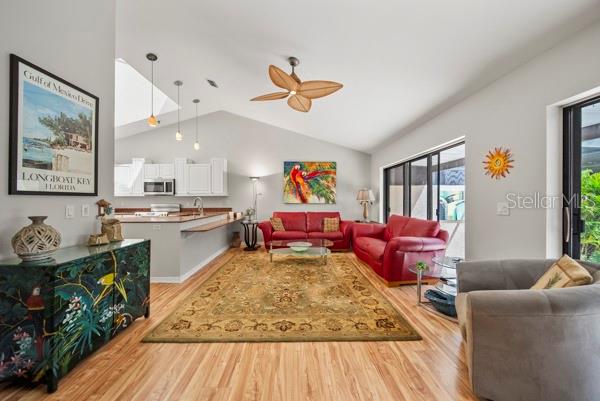 Image 9 of 50 For 2181 Harbourside Drive 1403