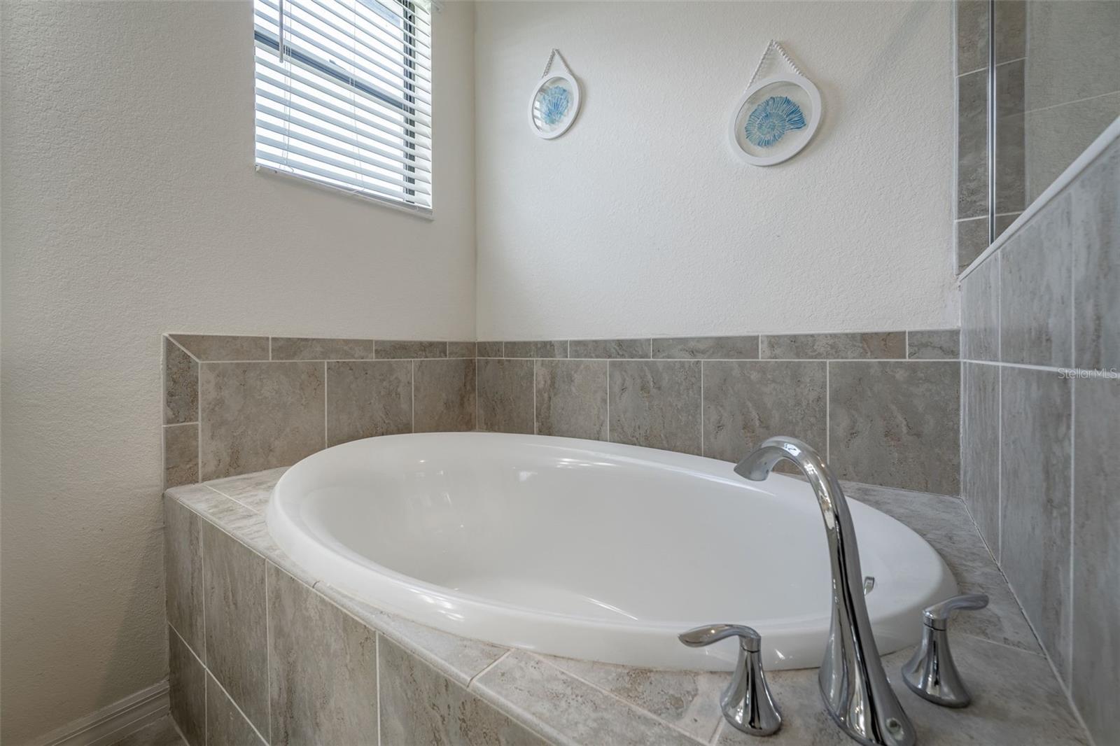 Image 18 of 64 For 14246 Vindel Circle