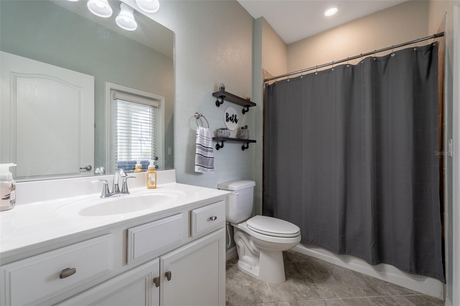 Image 21 of 64 For 14246 Vindel Circle