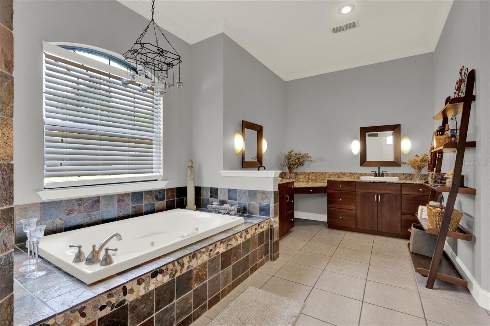 Image 18 of 48 For 17426 Tailfeather Court