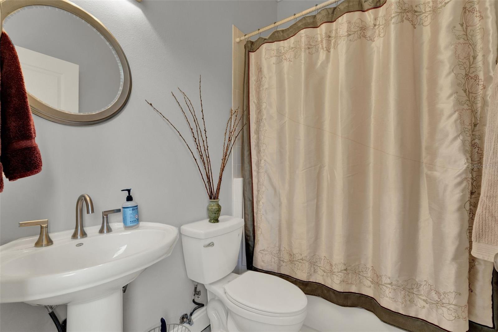 Image 24 of 48 For 17426 Tailfeather Court