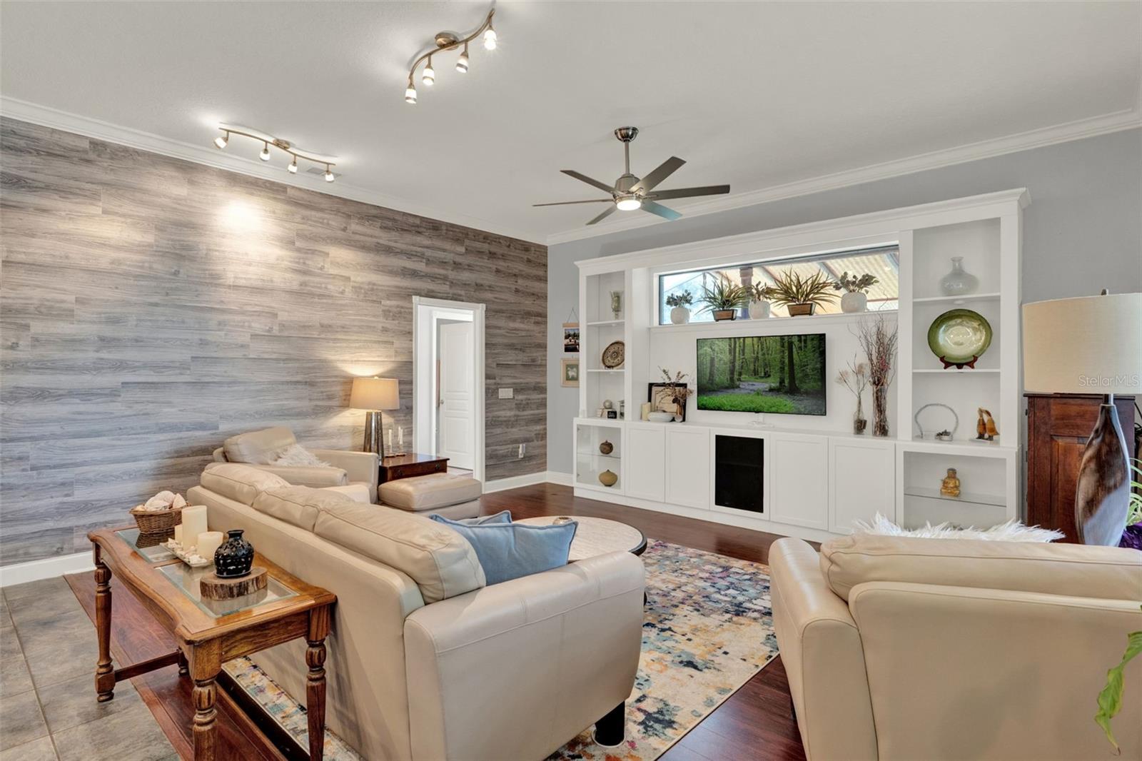 Image 7 of 48 For 17426 Tailfeather Court