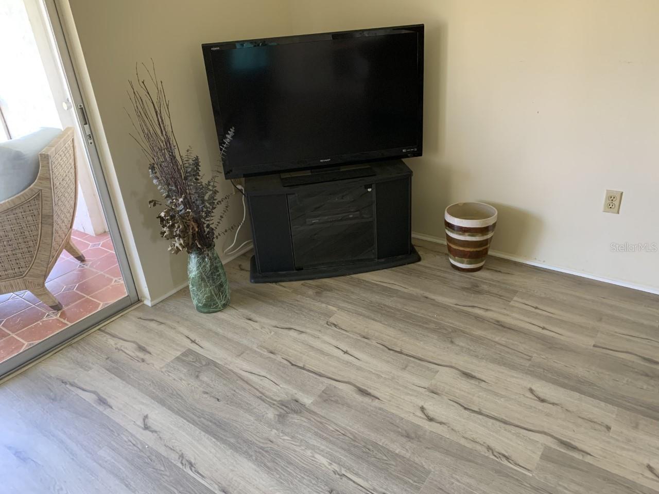 Image 8 of 21 For 3504 Beneva Road 207