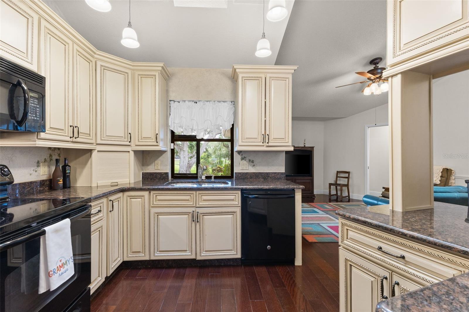 Image 6 of 32 For 2559 Wood Oak Drive