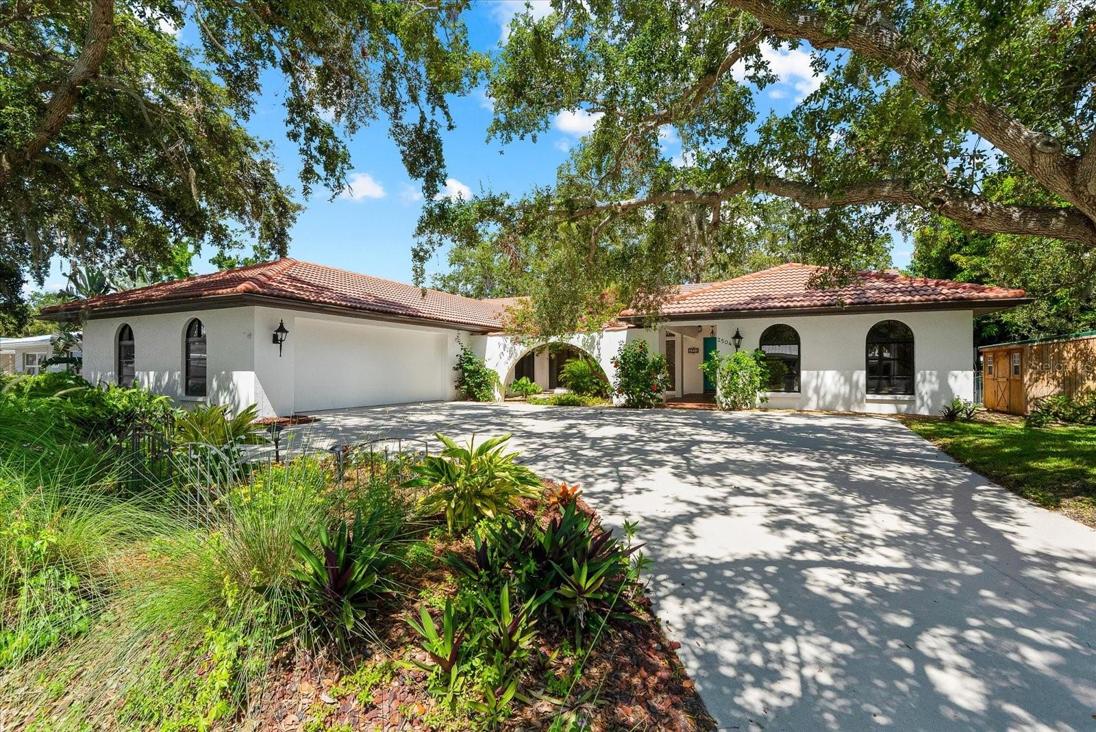 Details for 2504 Tanglewood Drive, SARASOTA, FL 34239