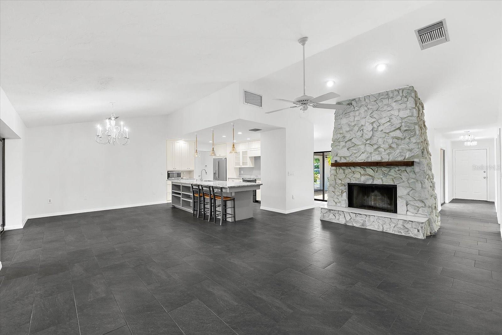 Image 12 of 64 For 2504 Tanglewood Drive