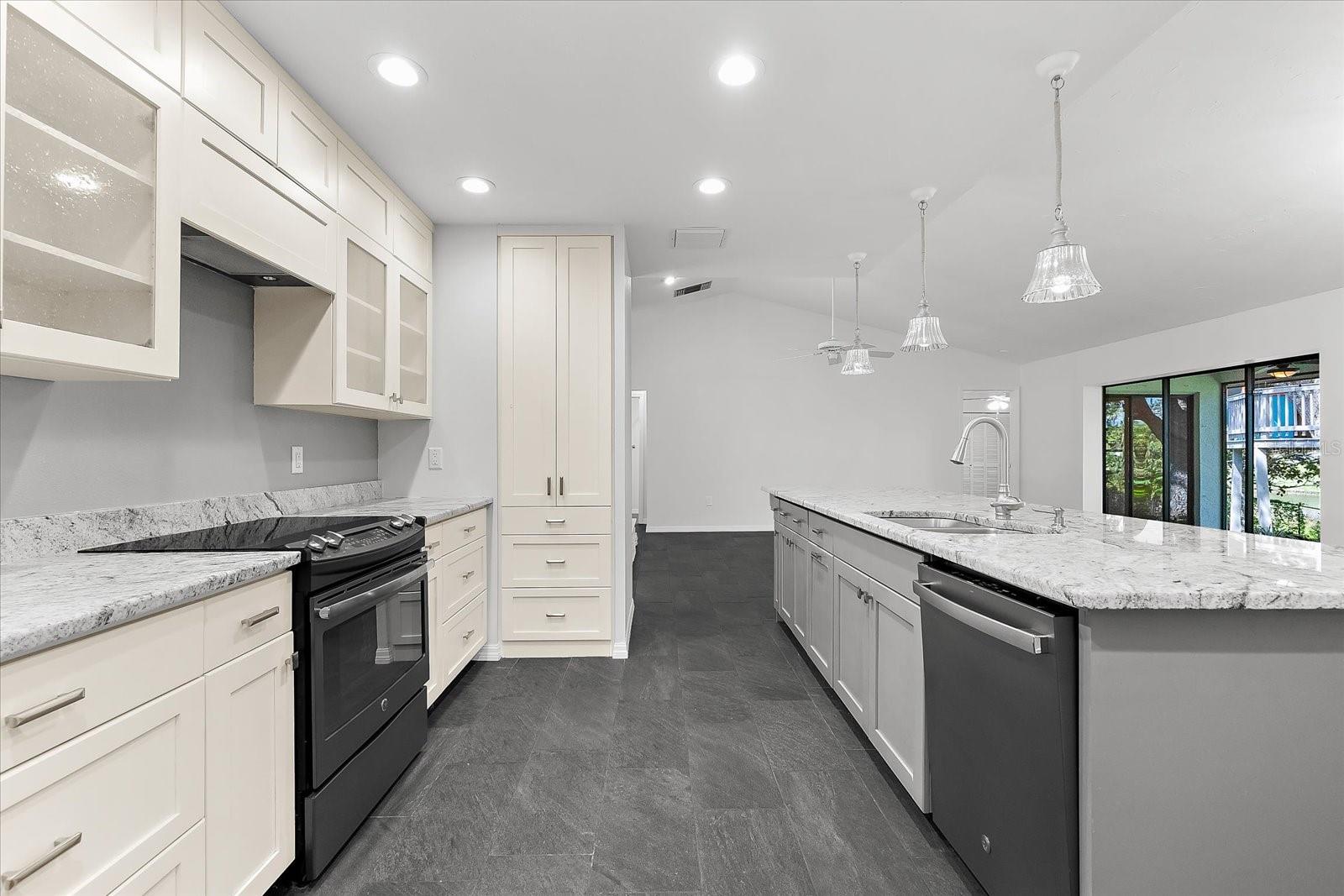 Image 21 of 64 For 2504 Tanglewood Drive