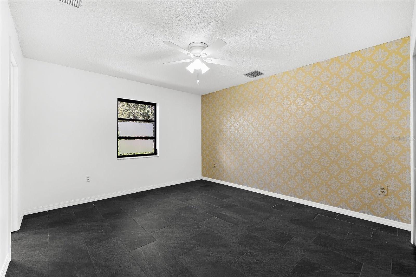 Image 33 of 64 For 2504 Tanglewood Drive