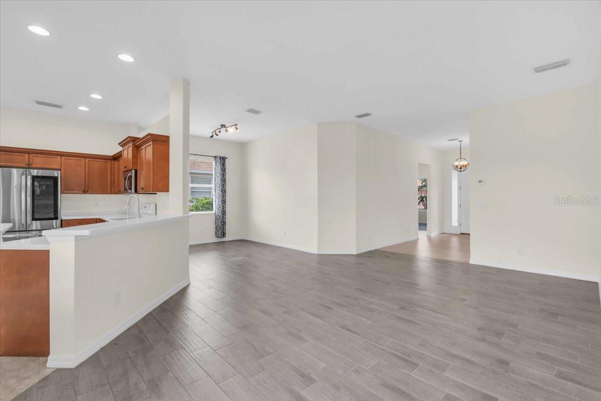 Image 11 of 52 For 7026 43rd Avenue E