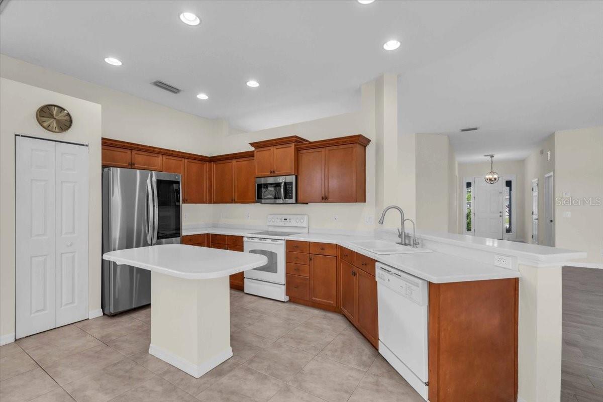 Image 4 of 52 For 7026 43rd Avenue E