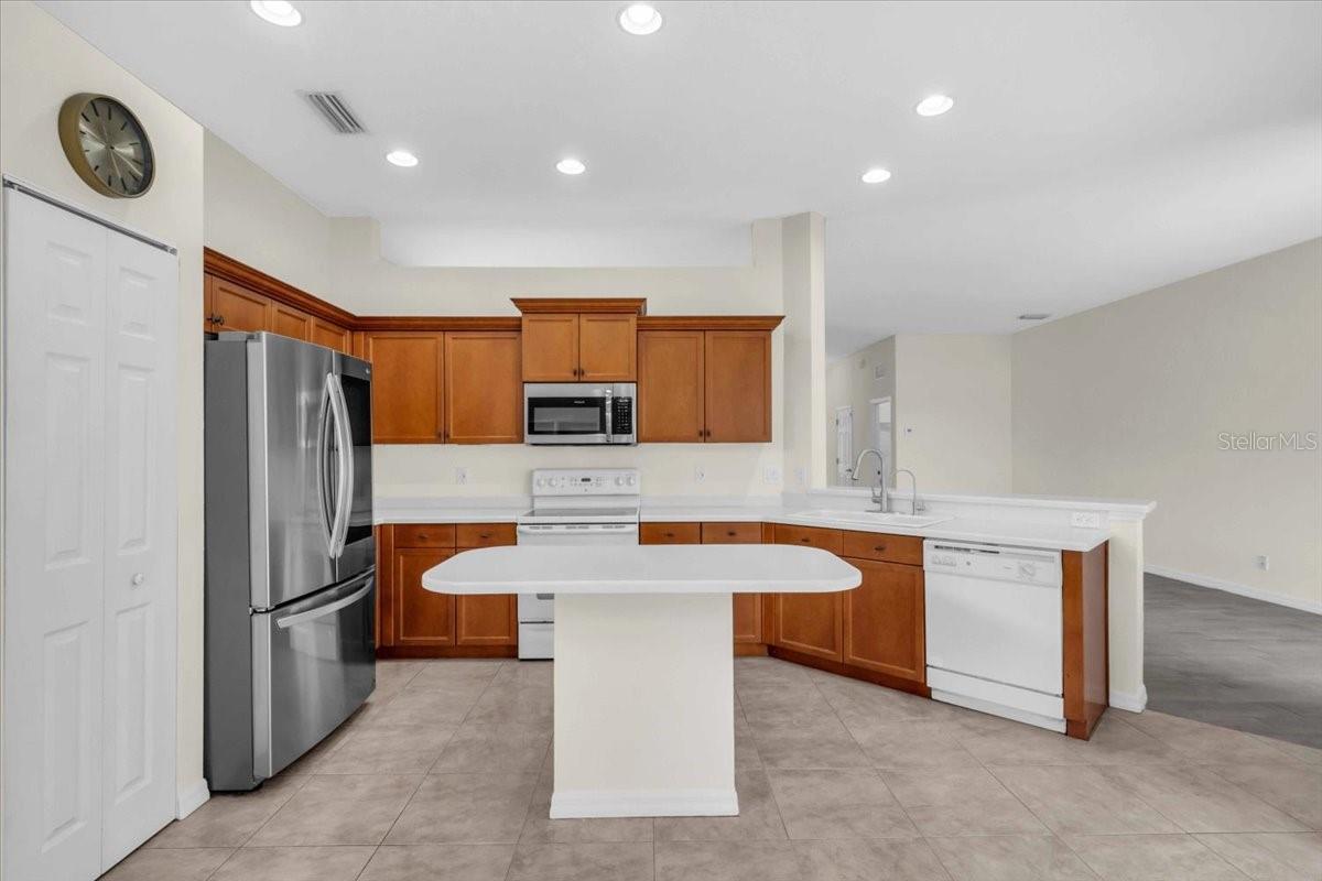 Image 5 of 52 For 7026 43rd Avenue E