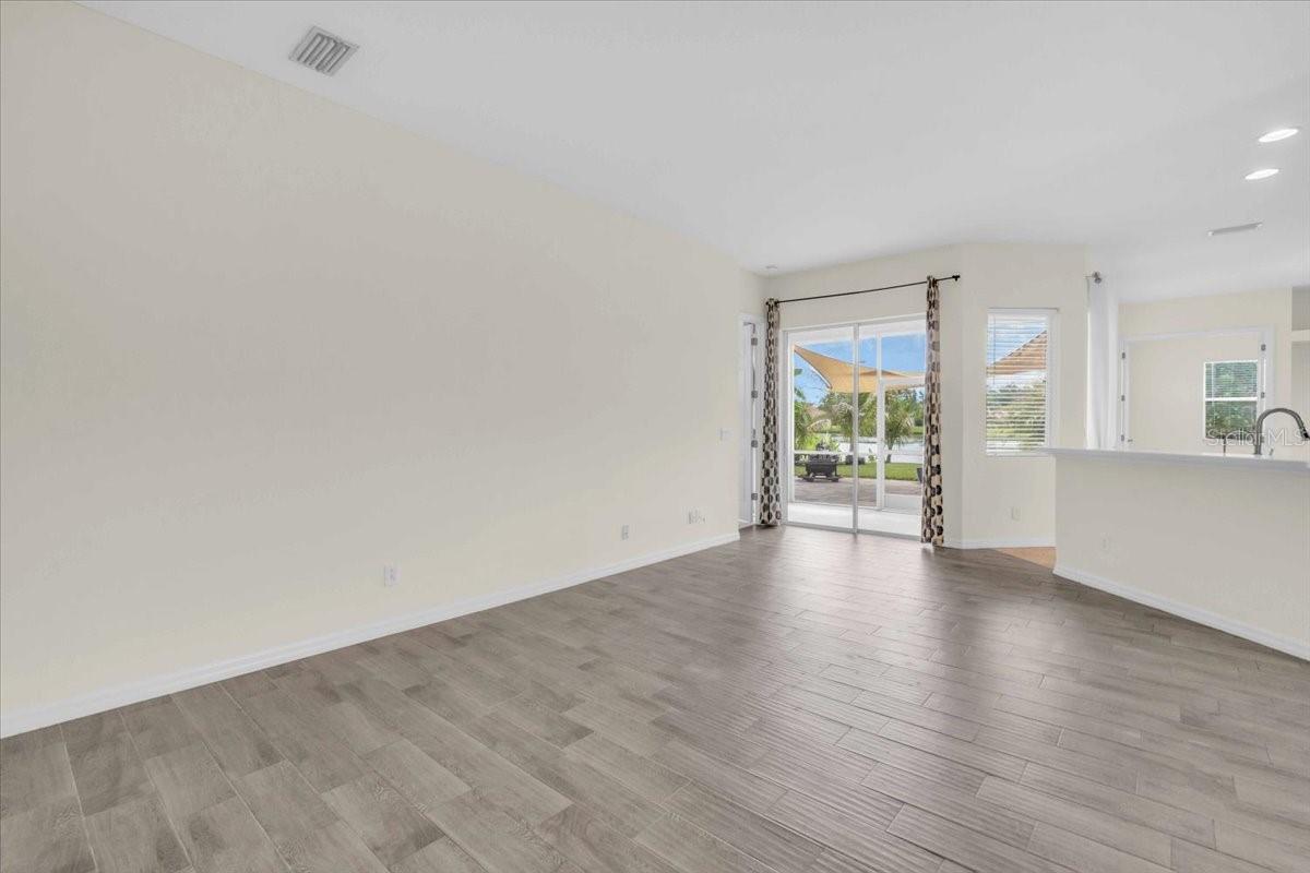 Image 9 of 52 For 7026 43rd Avenue E