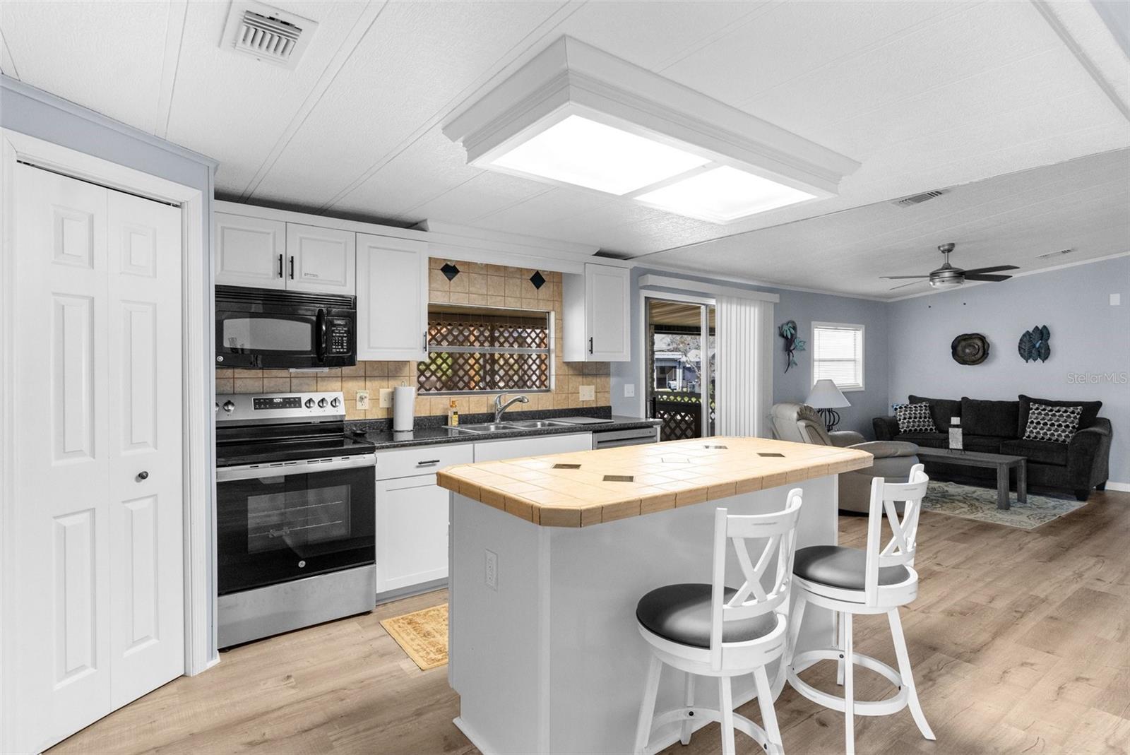 Listing photo id 12 for 11652 Brightwater Court