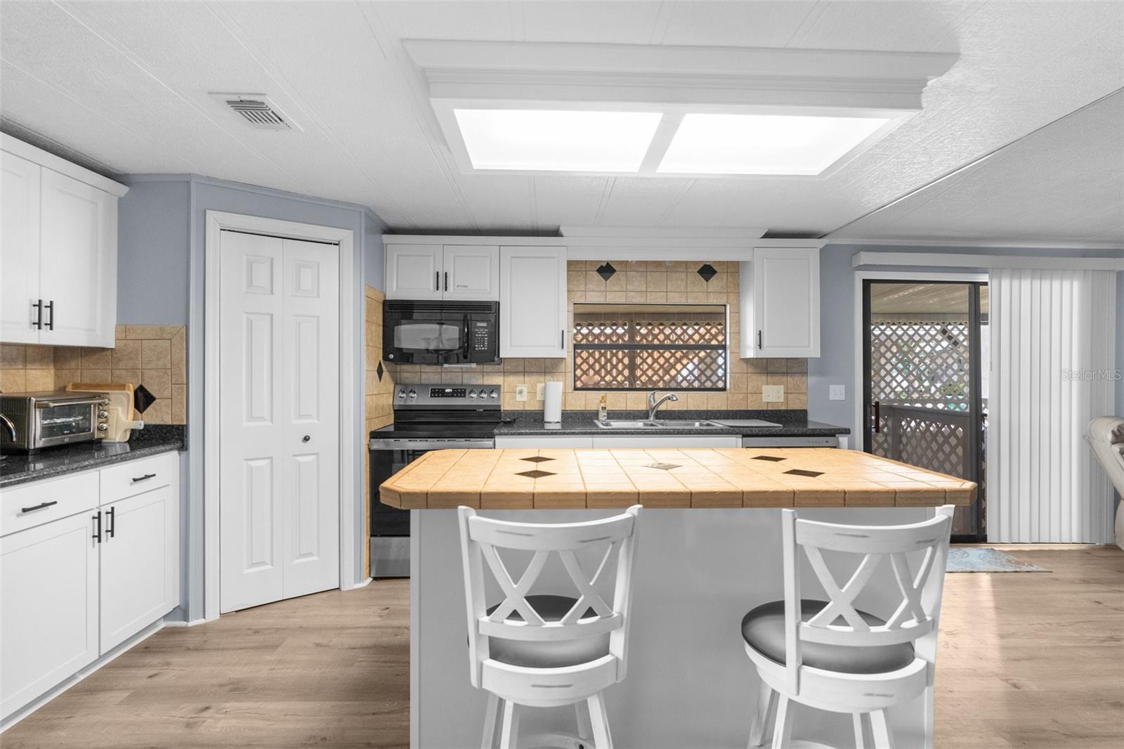 Listing photo id 13 for 11652 Brightwater Court