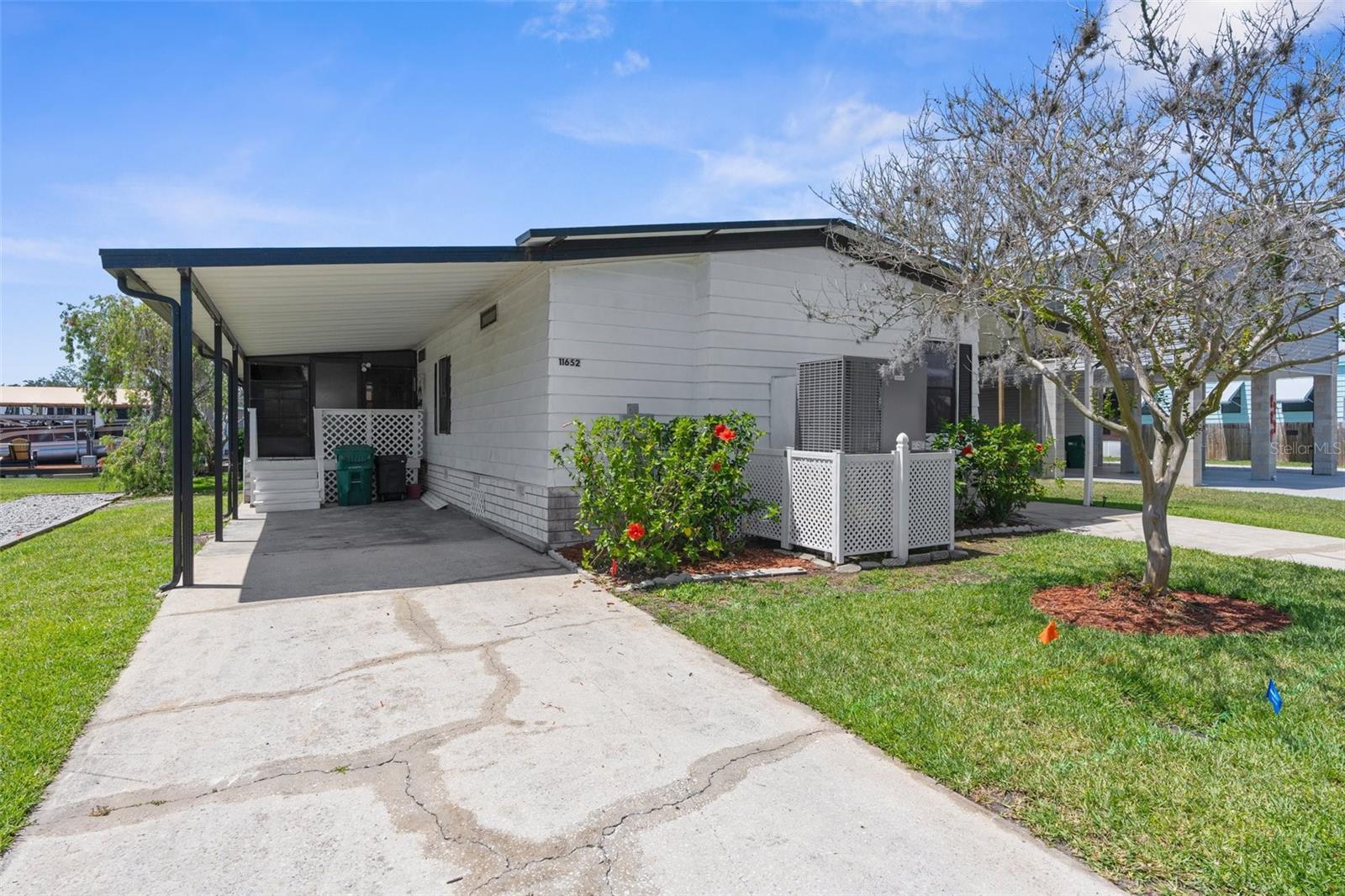 Listing photo id 2 for 11652 Brightwater Court