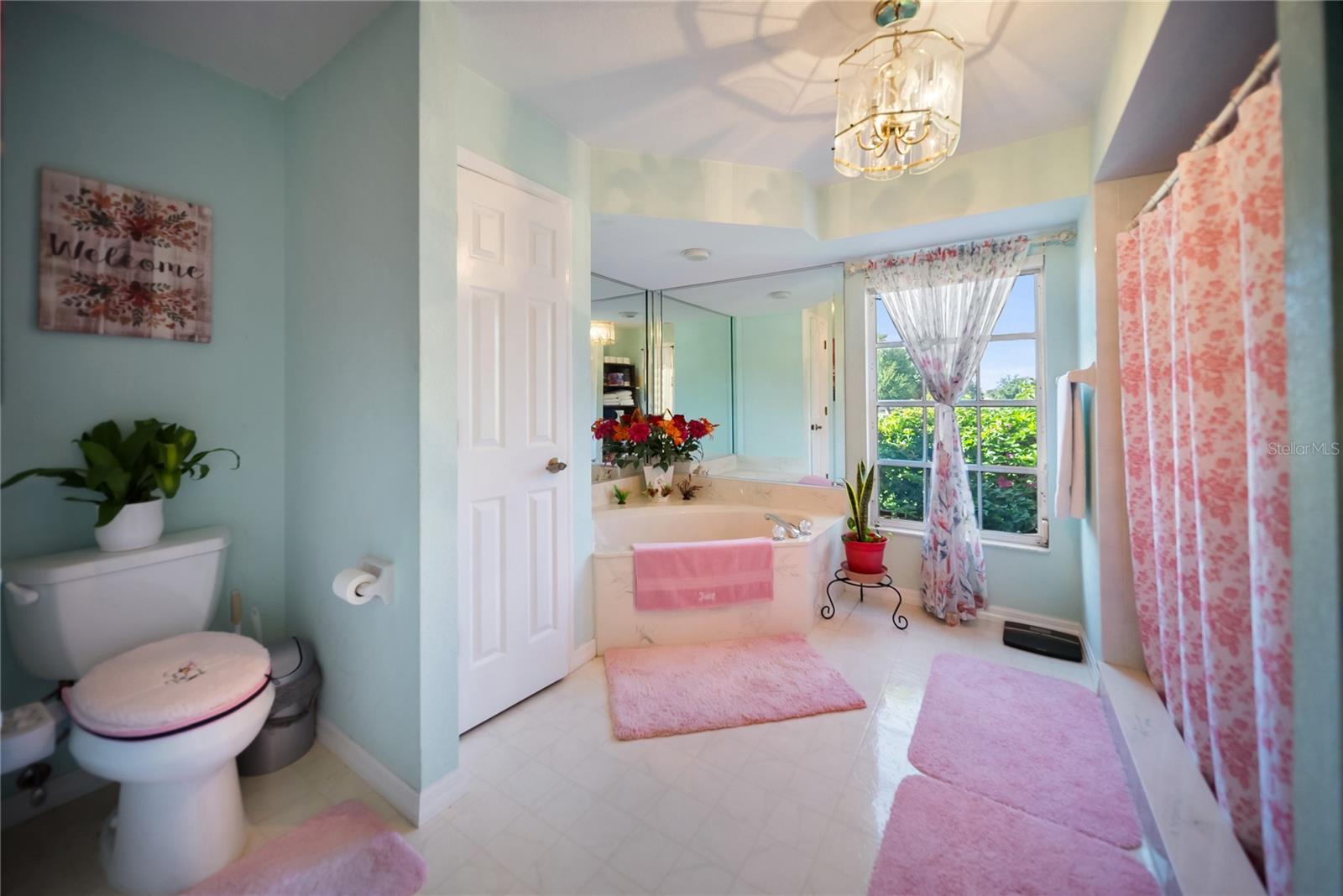 Image 10 of 40 For 22378 Peachland Boulevard
