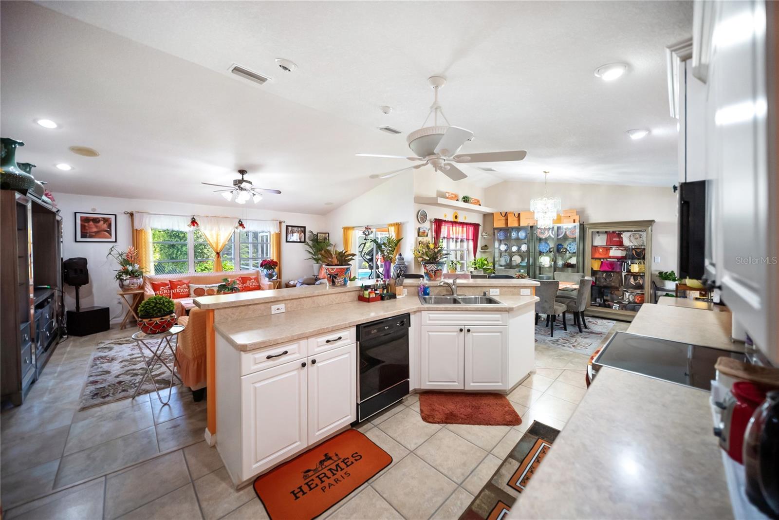 Image 17 of 40 For 22378 Peachland Boulevard