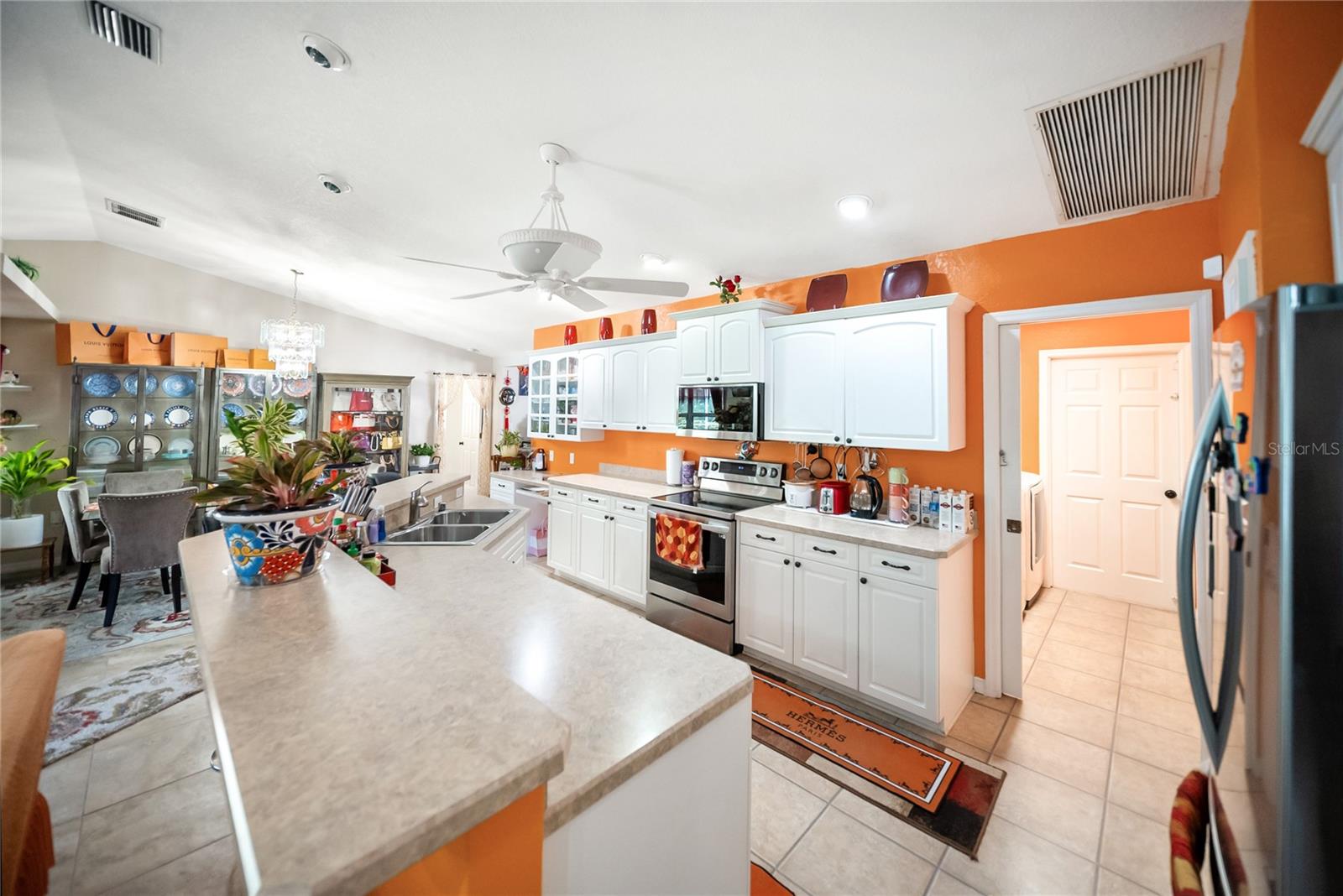 Image 18 of 40 For 22378 Peachland Boulevard