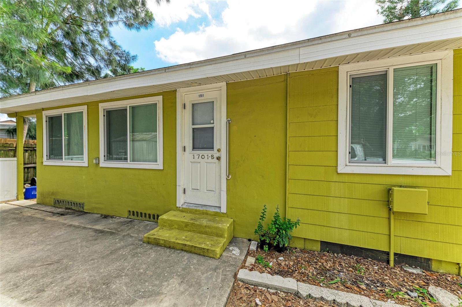 Image 21 of 28 For 1701 13th Street W