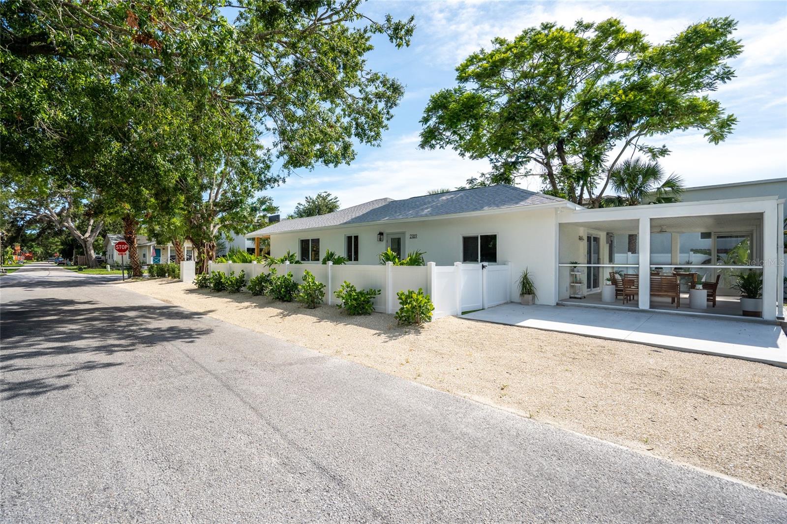 Image 7 of 40 For 2189 Hillview Street